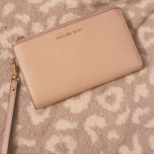 Michael Kors Pink Jet Set Large Leather Smartphone Wristlet Wallet